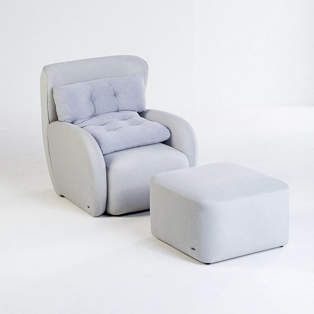 Poltrona Ismar Zeea de luxo alto padrao design moderno e minimalista para sala com pufe conforto almofada
