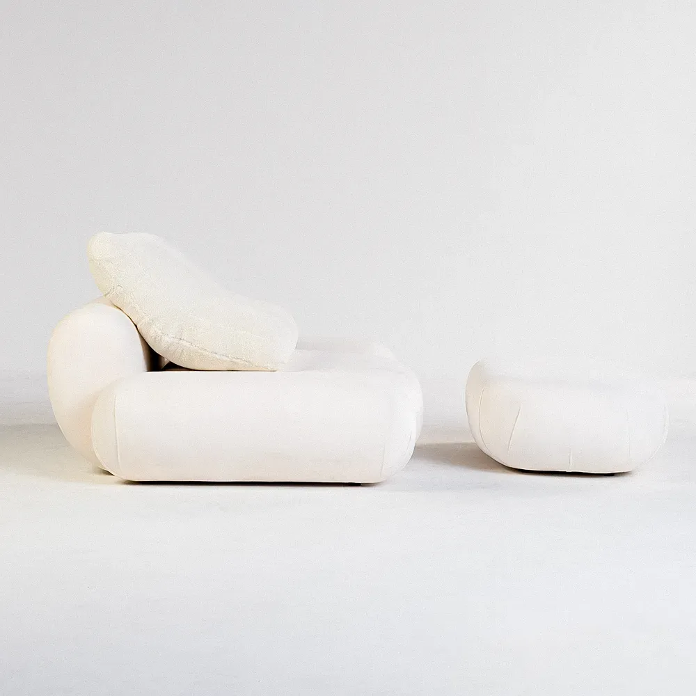 Poltrona JO Zeea de luxo alto padrao design moderno e minimalista para sala com pufe ambiente confortavel macio